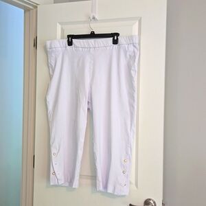 Excellent condition White Cropped pants.